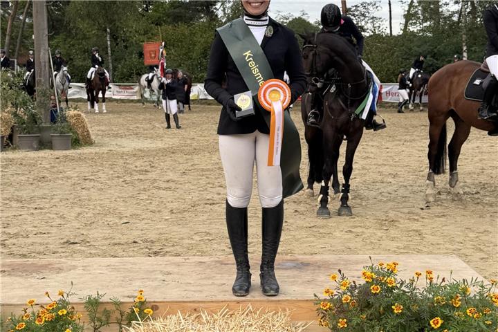 Ein Jahrhundert Reitsport Großer Erfolg für den RV Velen: Linn Klümper ist seit zwei Wochen Kreismeisterin. Foto: Isa-Marie Fragemann