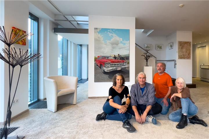 Kreativer Leerstand Jill und Ulrich Kuhlmann, Martin Cornelis Schmidt und Michaela Wetter (v.l.) erwecken die Hetkamp-Räumlichkeiten mit ihren künstlerischen Arbeiten zum Leben.